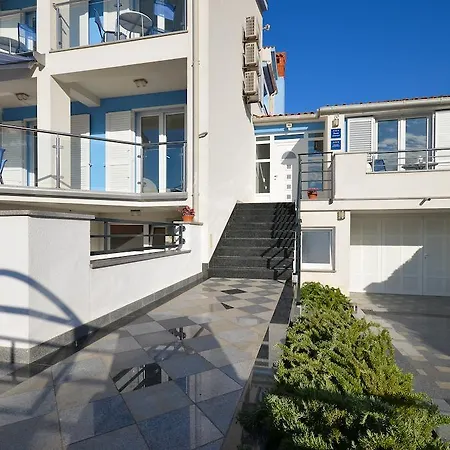 Nautilus Apartment *